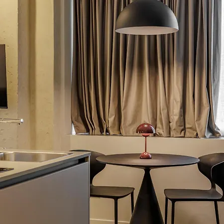 Apartmentsarena - Palazzo Cignaroli Διαμέρισμα *